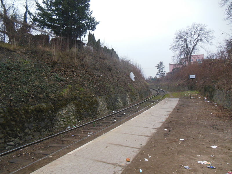 File:Roudnice nad Labem město, zastávka, pohled směr Straškov.jpg