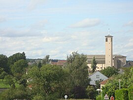 Вид на деревню и церковь