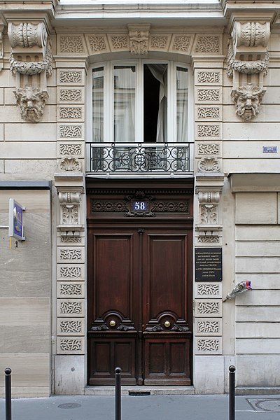 File:Rue des Petites-Écuries (Paris), numéro 58, porte.jpg