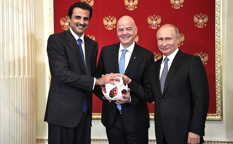 File:Rusia entregó el relevo de la antorcha de la Copa del Mundo a Qatar.jpg