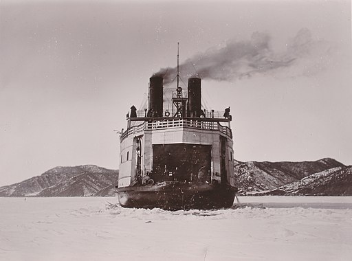 SS Baikal kuljetti matkustajia ja vaunuja kesäisin Baikal-järven yli.