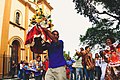 Saliendo de la iglesia con San Juan Bautista