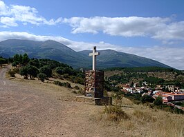 Vista de la localidad y del Moncayo.