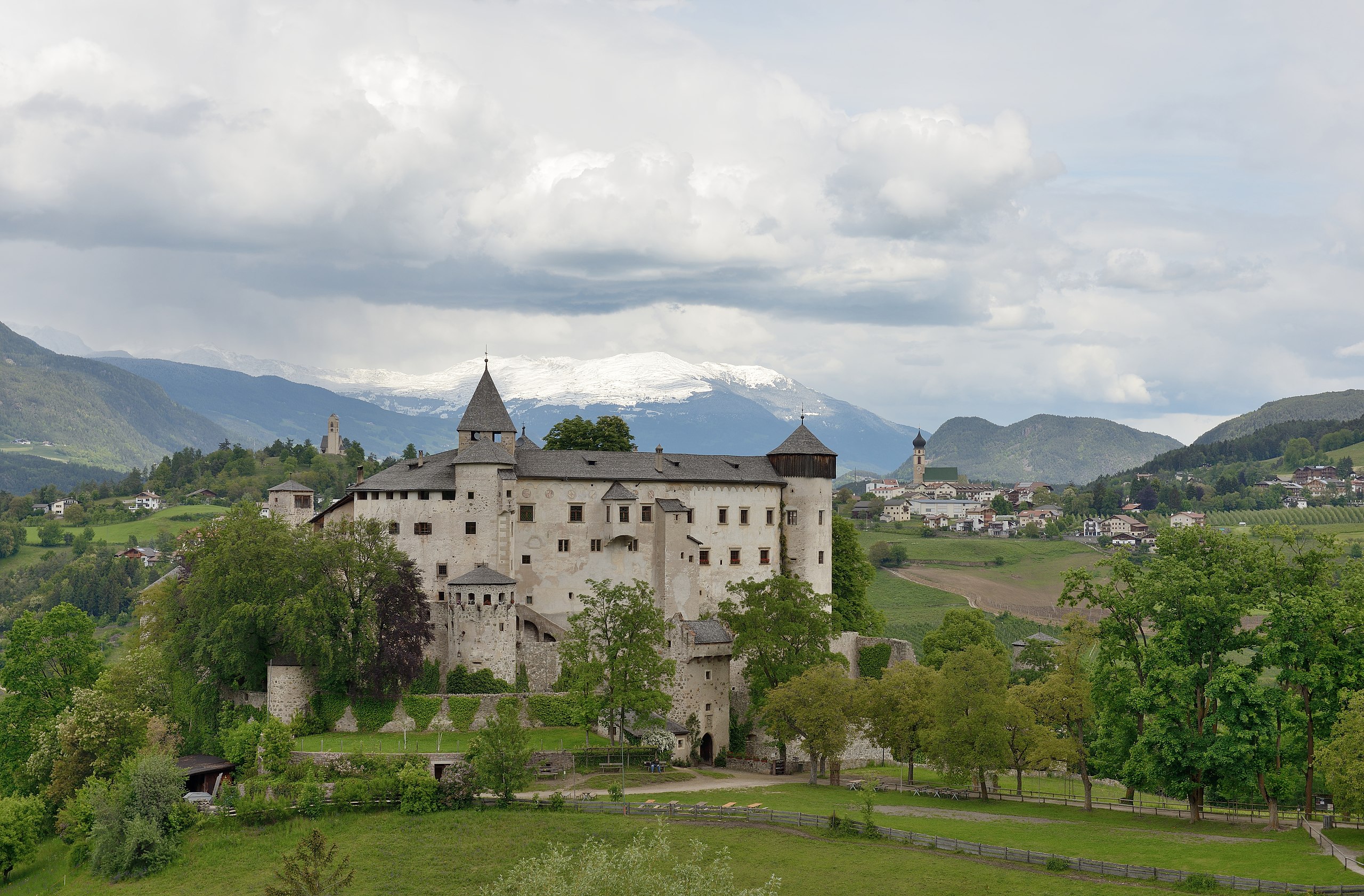 File:Schloss Prösels in Völs am Schlern.jpg - Wikipedia