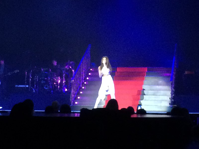 File:Selena Gomez Stars Dance San Diego IMG 0156 (10916225816).jpg