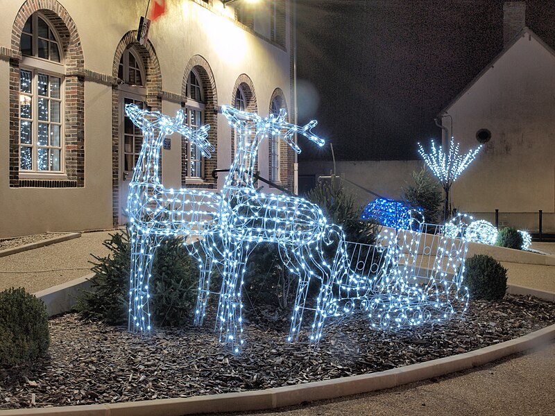 File:Senan-FR-89-mairie-noël 2019-a7.jpg