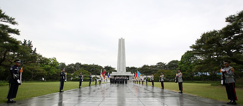 File:Seoul National Cemetery 12 (18290559988).jpg