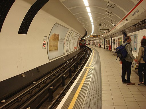 Shepherds Bush tube station 048