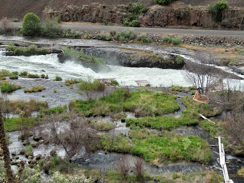 File:Sherars Falls and fishing platforms.jpg