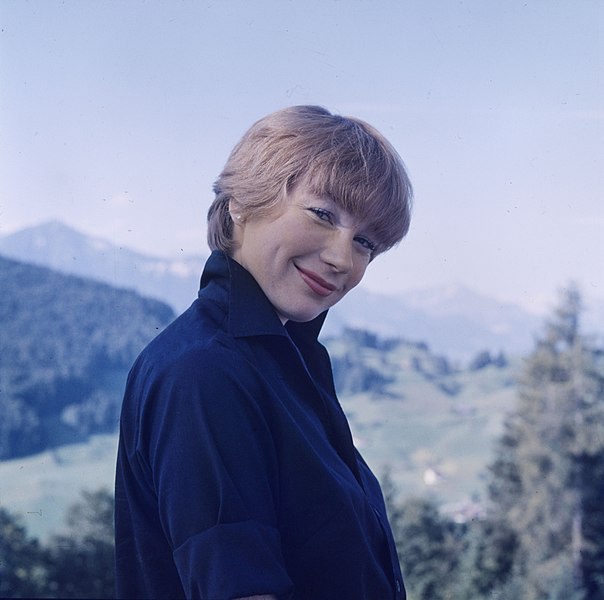 File:Shirley MacLaine 1960 ETH-BIB Com C09-126-002.jpg