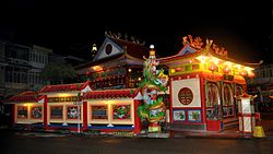 Vihara Tri Dharma Bumi Raya, salah satu tempat ibadah Tridharma yang cukup terkenal di Kota Singkawang.