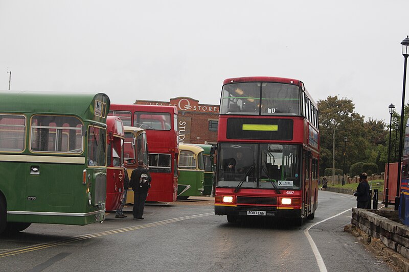 File:Southern Vectis 4887 R387 LGH at Newport Quay 2016.jpg