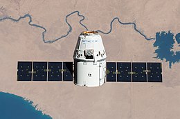 SpaceX CRS-11 Айдаһар ХҒС-қа жақындайды (ISS052e000368) .jpg