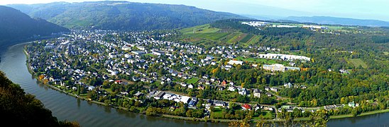 Starkenburg – Blick vom Weinhaus „Schöne Aussicht“ auf Traben-Trarbach - panoramio (1).jpg