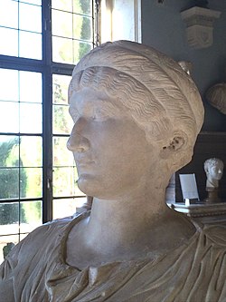 Statue of Helena of Constantinople detail.JPG