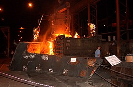 أثناء صب الصلب لبناء السفينة USS New York