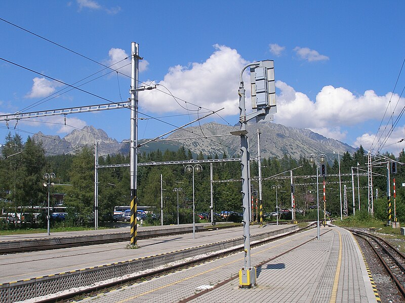 File:StrbskePleso10Slovakia64.JPG