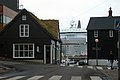 Does yr un tŷ yn Tórshavn sy'n fwy na MS Norröna!