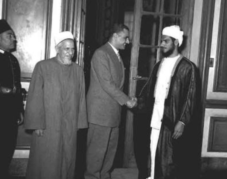 File:Talib Alhinai and President Nasser.png