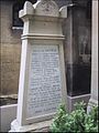 Tombe du général Aupick, de Mme Aupick et de Charles Baudelaire au cimetière du Montparnasse à Paris.