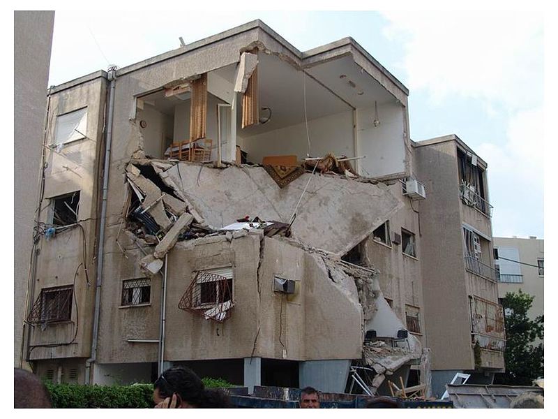 File:UNTITLED2nd Lebanese War building next to Rambam Hospital hit by a rocket.jpg