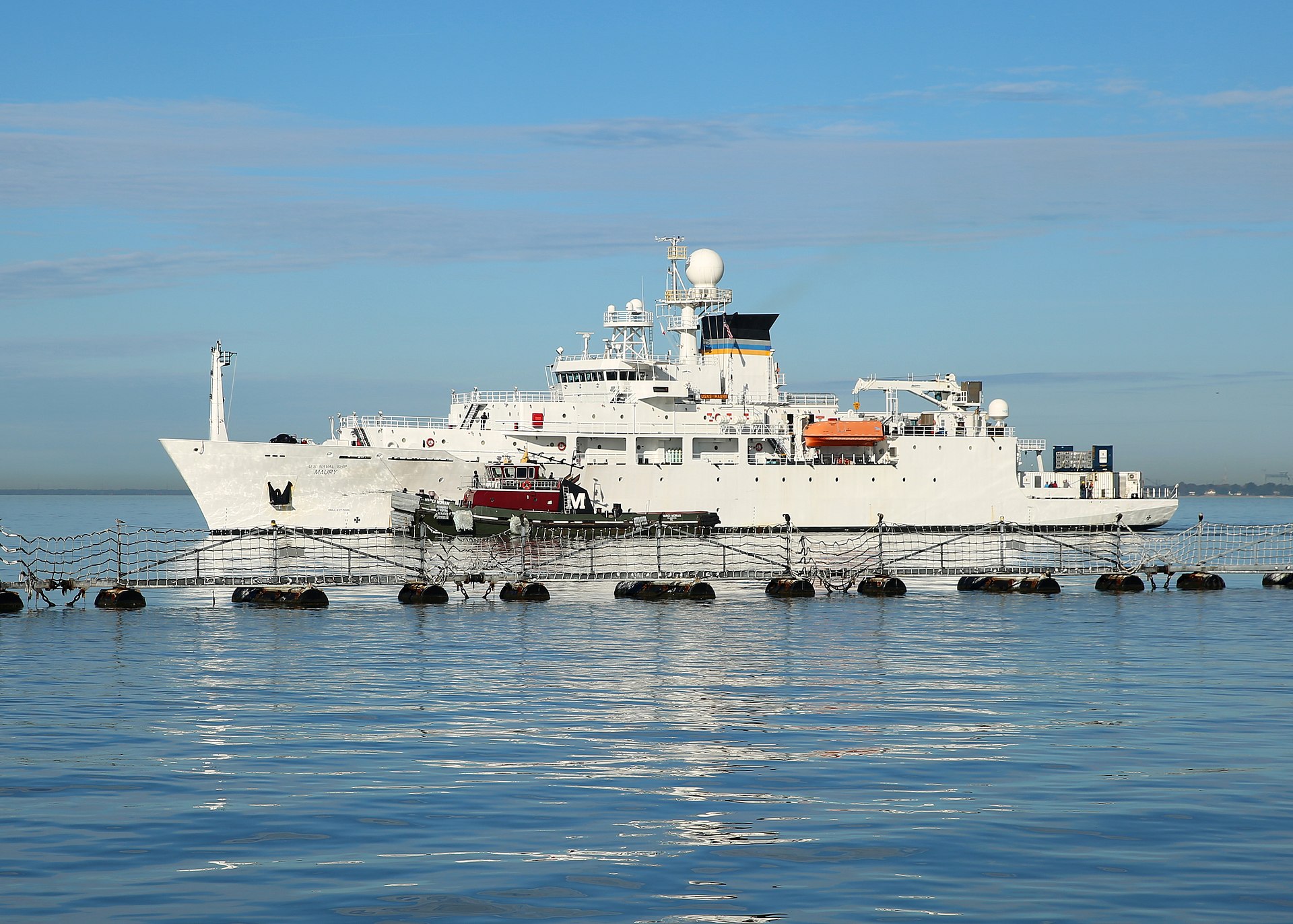 1920px-USNS_Maury_%28T-AGS-66%29_pulls_into_Naval_Station_Norfolk_on_2_November_%282017171102-N-OH262-867%29.JPG