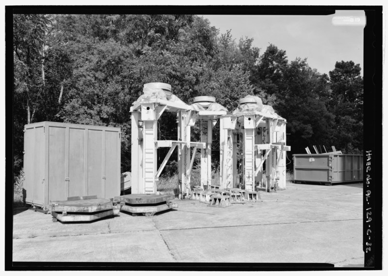 File:View of parking (resting) frame that supported the Shuttle assembly when the hydrodynamic supports were not engaged (removed from structure). - Marshall Space Flight Center, HAER ALA,45-HUVI.V,7C-32.tif