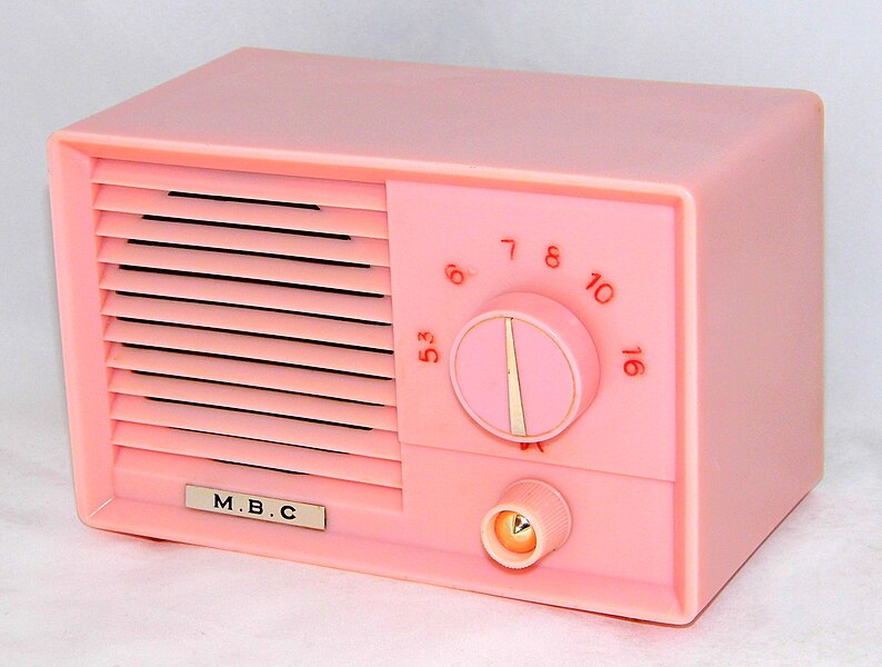 File:Vintage M.B.C. Table Radio, No Model Number, AM Band, A Very Small Japanese Radio, Five Vacuum Tubes, Circa Early 1960s (31792251294).jpg