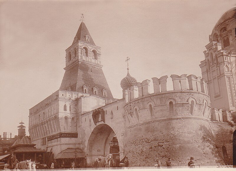 File:Vladimirsky Gate and unnamed tower.jpg