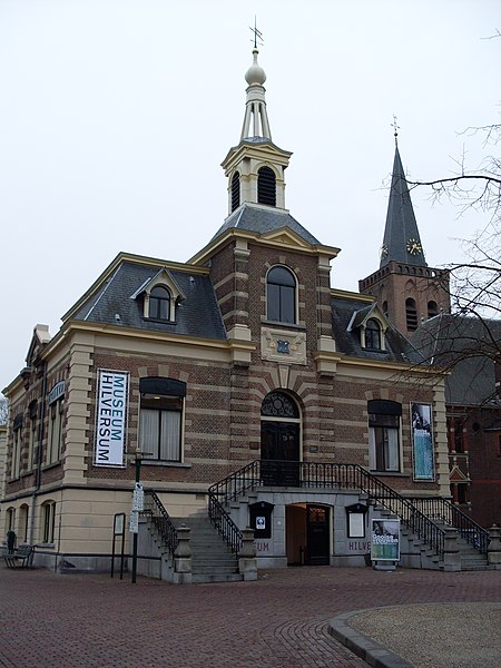 File:Voormalig Gemeentehuis Hilversum.JPG