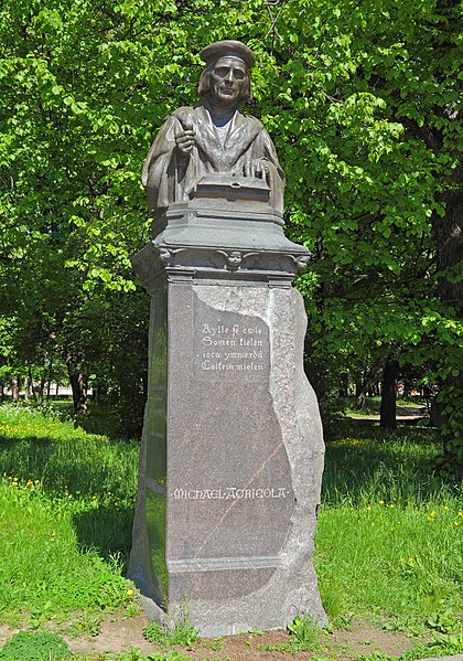 File:Vyborg June2012 Teatralnaya Square Agricola Monument.jpg