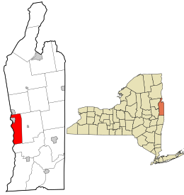 ニューヨーク州におけるワシントン郡（右図のピンク）と同郡におけるフォートエドワード（左図の赤）の位置