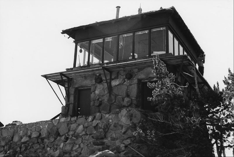 File:Watchman Lookout, Crater Lake NP, 1984.jpg