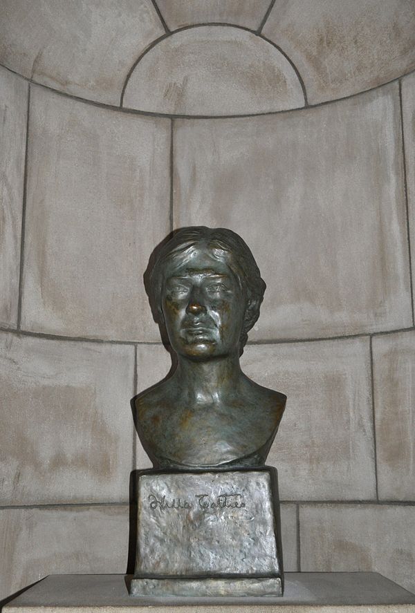 Image: Will Cather bust 2