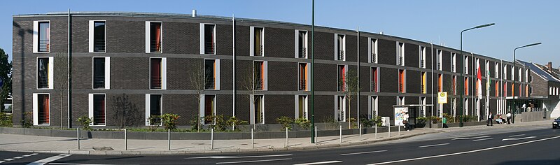 File:Youth Hostel Düsseldorf.jpg