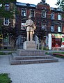 Polski: Ulica Bytomska w Zabrzu-Biskupicach. Pomnik Józefa Lompy.