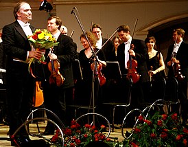 Валерий Гергиев и группа альтов оркестра Мариинского театра на Московском Пасхальном Фестивале 2009 года