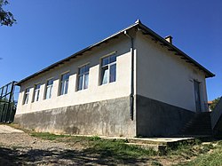 Поглед на подрачното основно училиште „Никола Карев“