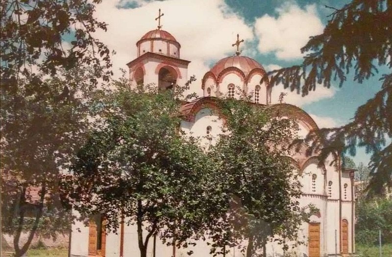 Датотека:Србска православна црква Св. Ђорђа у Славонском Броду 1990.jpg
