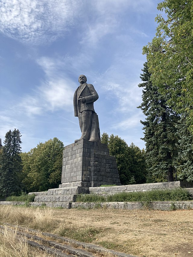 Памятник Ленину в Шадринске