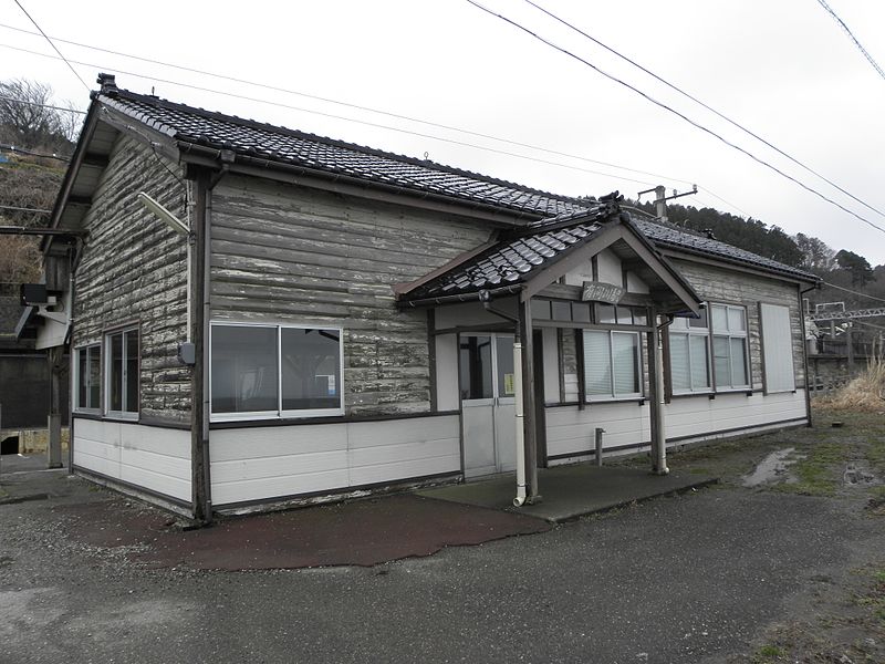 File:有間川駅 正面外観 - panoramio.jpg