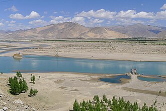 Ferry crossing Yarlung Tsangpo to Tobgyai Ya Lu Cang Bu 3.jpg