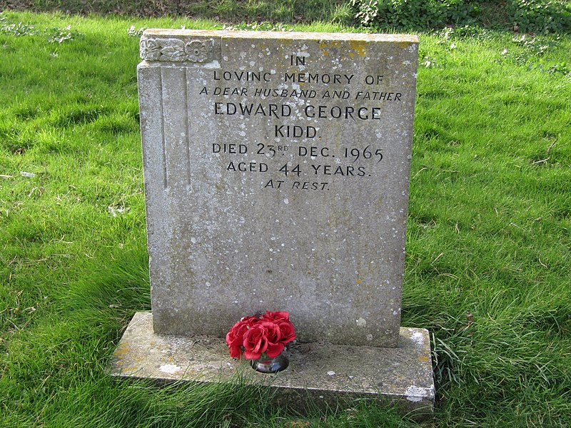 File:-2022-02-17 Headstone for Edward Kidd, Churchyard of St John the Baptist, Trimingham.JPG