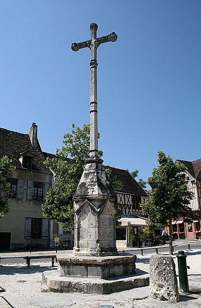 File:0 Provins - La Croix des Changes.JPG