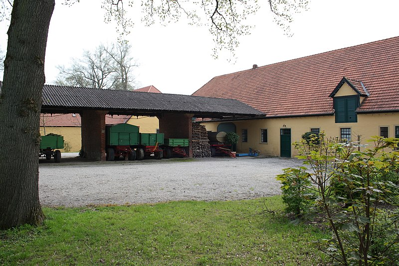 File:2010-04-28 Gut Böckel, Rödinghausen 010.jpg