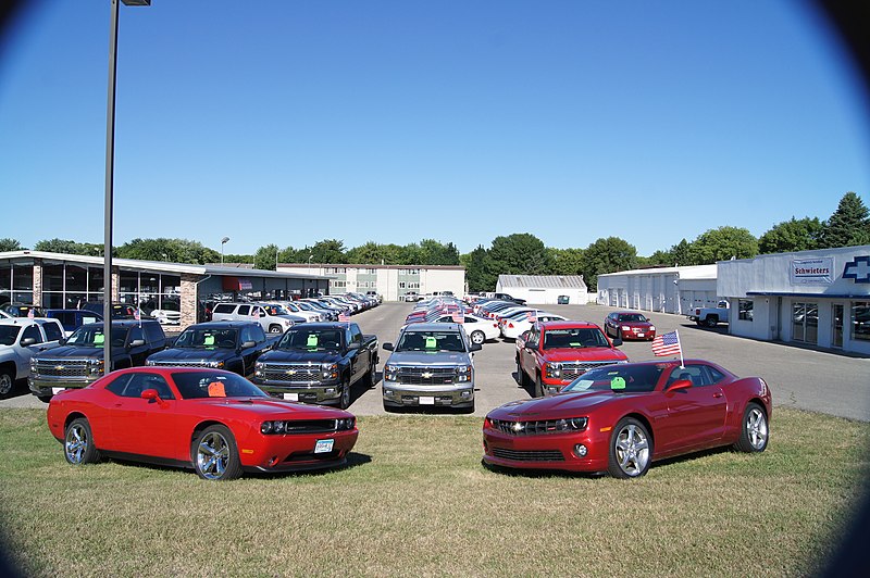 File:2013 Dodge Challenger R T & Chevrolet Camaro SS (9456265148).jpg