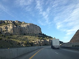 2014-06-10 18 58 50 View timur sepanjang Interstate 80 dan Alternatif u. S. Route 93 dekat milepost 372 di Maverick Canyon Pequop Pegunungan di Nevada.JPG