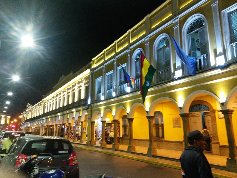 File:20180927 190028 galeria oeste de la plaza prinsipal.jpg