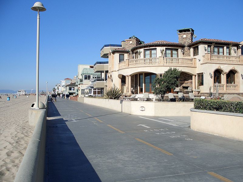 File:6th street and hermosa beach strand.JPG