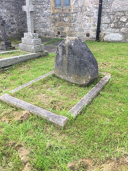 File:A.C. Ramsay Grave headstone, Llansadwrn, Anglesey.jpg